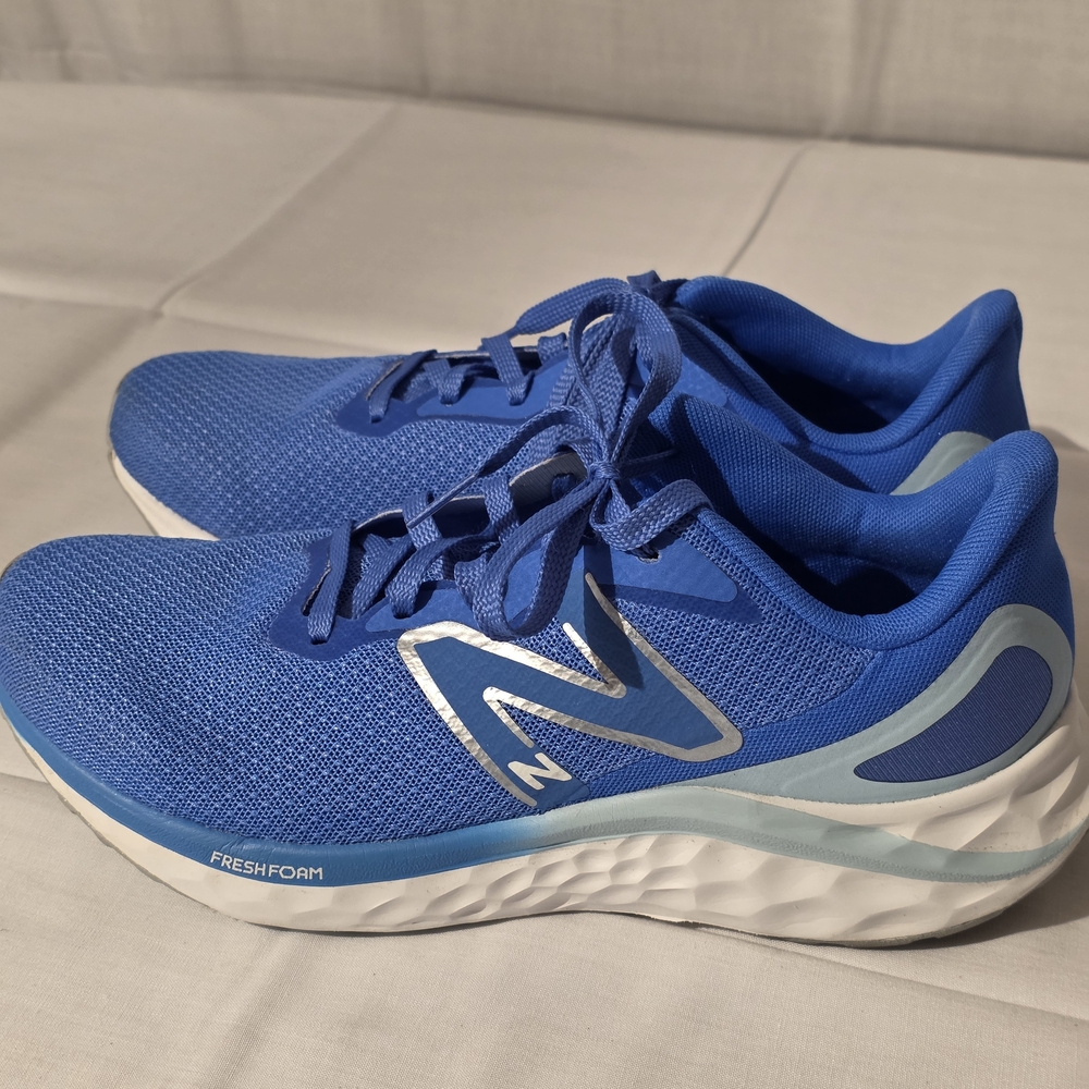 New Balance Women's Arishi Fresh Foam Blue Running Shoes Sz 9 Womens or 7.5 Mens